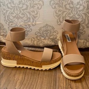 Steve Madden Elba Wedge Sandal !!